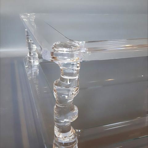 Table basse avec plateau en verre